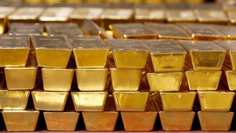 الذهب يفقد بريقه مع ارتفاع الدولار بعد تصريحات المركزي الأمريكي