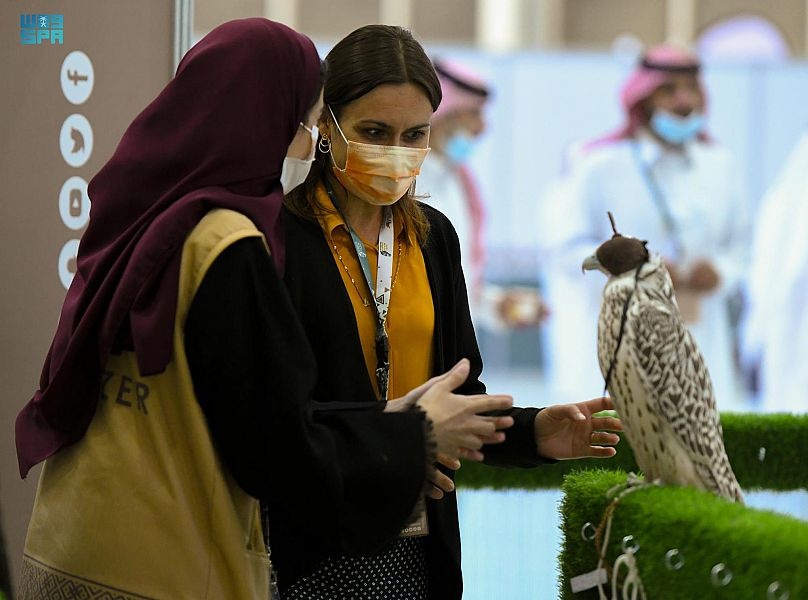 الفرنسية ساندرا: مشاركتي في المزاد الدولي لمزارع إنتاج الصقور ستكون مميزة ومختلفة