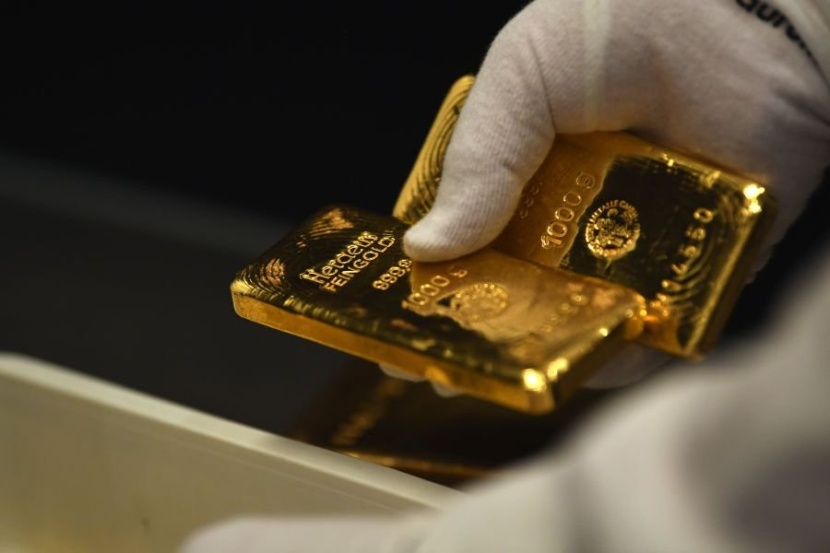 الذهب يصعد ويتجاوز مستوى 1800 دولار بدعم مخاطر النمو