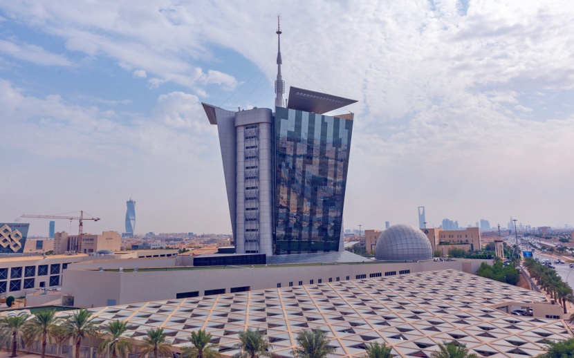 هيئة الاتصالات تنذر تطبيقين من تطبيقات التوصيل لمخالفتها اشتراطات التسليم الصحي