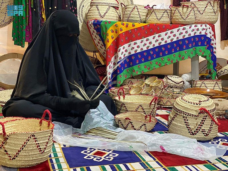 صناعة "الخوص" .. مهنة يتوارثها الأجيال في وادي الدواسر