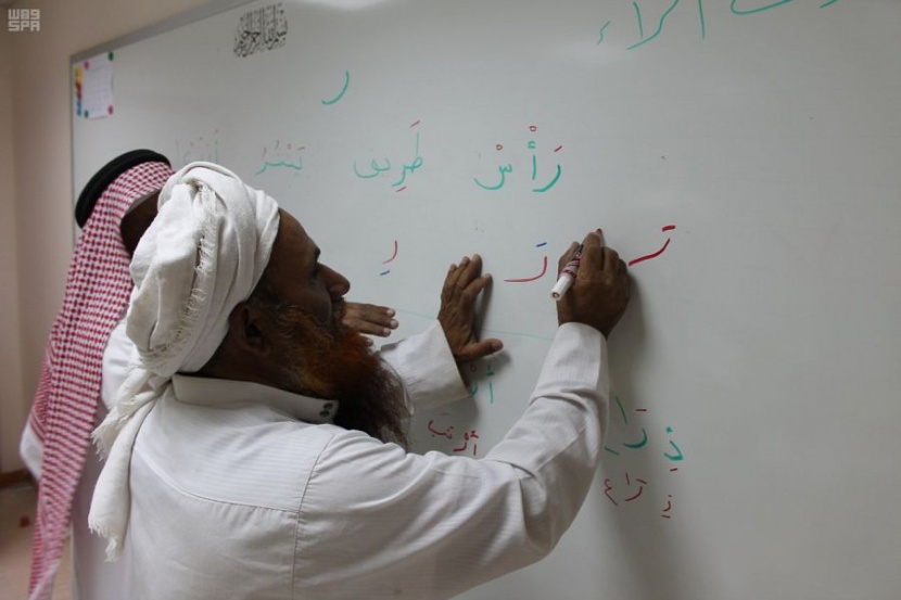 خفض نسبة الأميين في السعودية إلى 3.7%