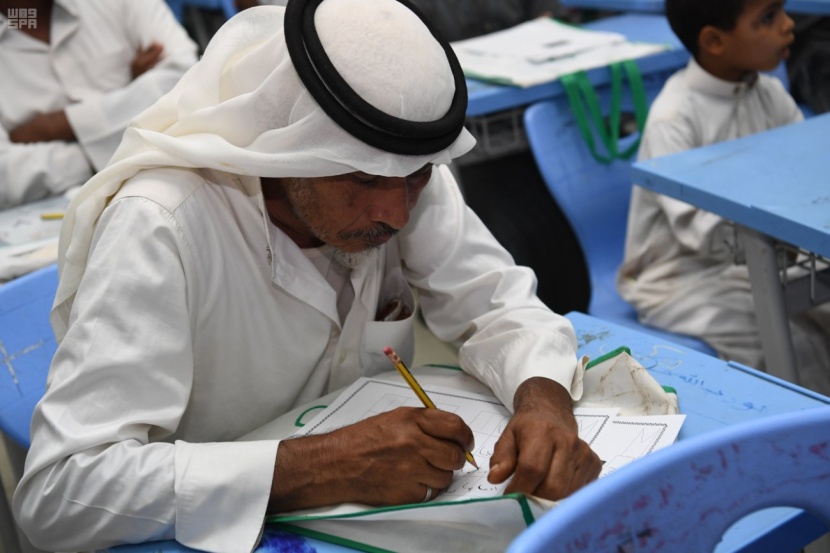 خفض نسبة الأميين في السعودية إلى 3.7%