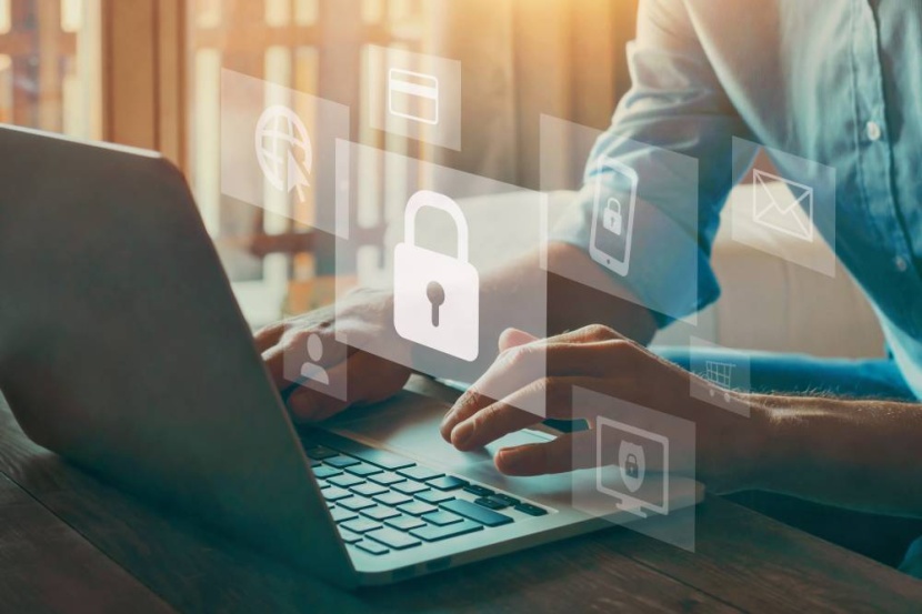 المؤثرون في مواقع التواصل .. ظاهرة تسويقية بلا تنظيم ولا مصداقية