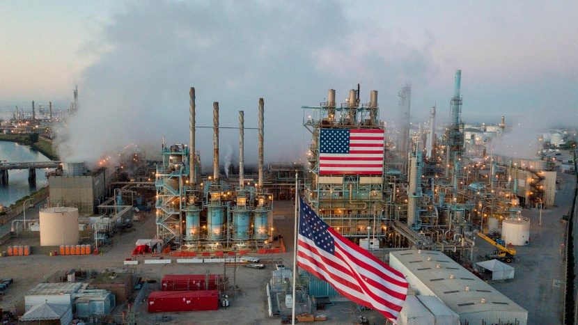 إنتاج النفط الأمريكي في 2021 سيهبط بأكثر من المتوقع