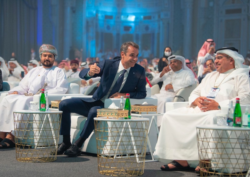 ولي العهد يحضر الجلسة الحوارية لرئيس الوزراء اليوناني في مبادرة مستقبل الاستثمار