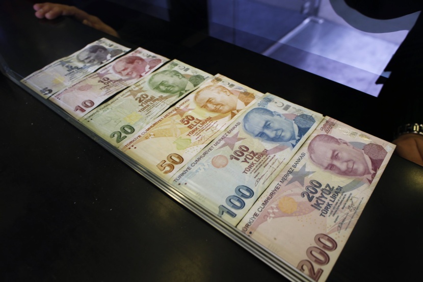 قاع جديد للعملة التركية بفعل المخاوف من أسعار الفائدة .. الدولار = 10.14 ليرة