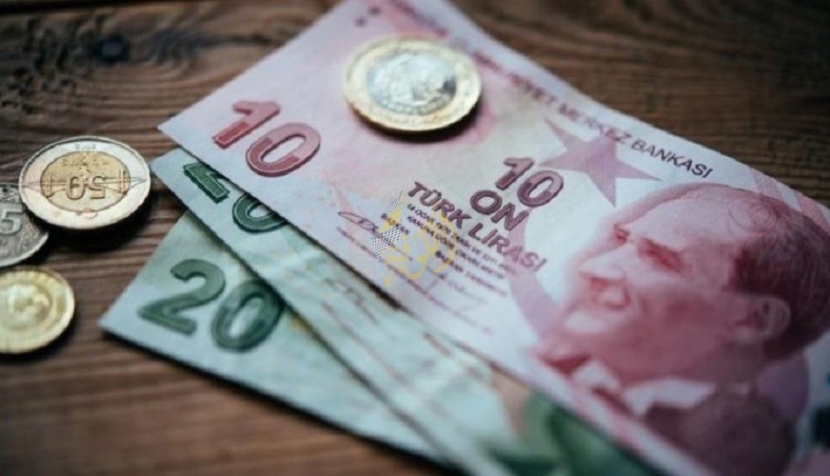 الليرة التركية تنخفض 4% وتقترب لمستويات متدنية 