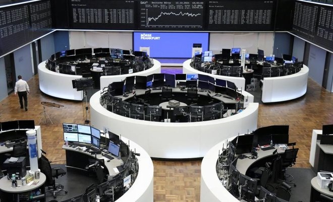 الأسهم الأوروبية تنتعش وسط عمليات بيع مدفوعة بمخاوف أوميكرون