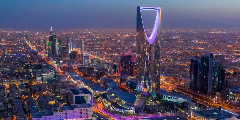 «الداخلية» توضح الضوابط الصحية في الأماكن العامة