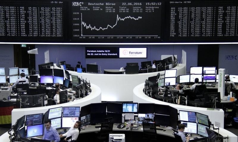 أسهم أوروبا تهبط وسط شكوك بشان فاعلية اللقاحات في مواجهة أوميكرون