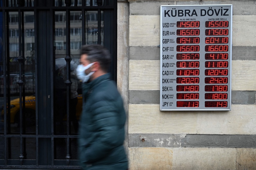 العملة التركية عند أدنى مستوى على الإطلاق بعد خفض معدل الفائدة .. 15 ليرة للدولار