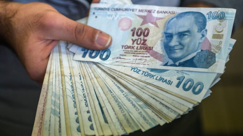 الليرة التركية تهبط 1.2% لتصل إلى 13.4 للدولار