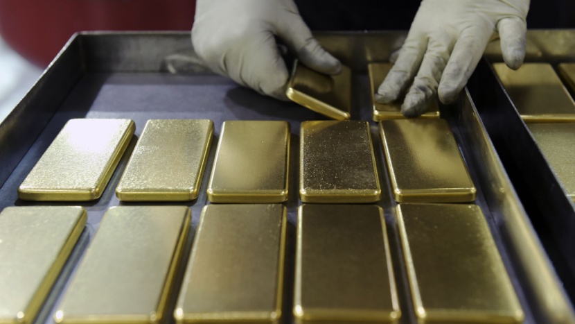 الذهب يتجه لخسارة أسبوعية مع ميل مسؤولي الاتحادي الأمريكي للتشديد