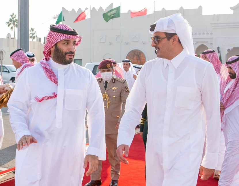 السعودية وقطر تؤكدان عزمهما على تعزيز التعاون تجاه جميع القضايا السياسية 