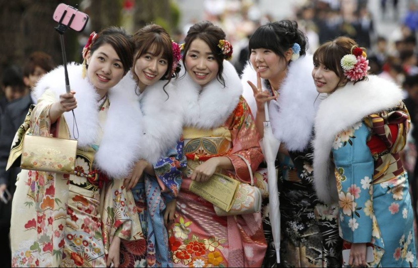 انخفاض قياسي في عدد اليابانيين الذين يصلون إلى سن الـ20