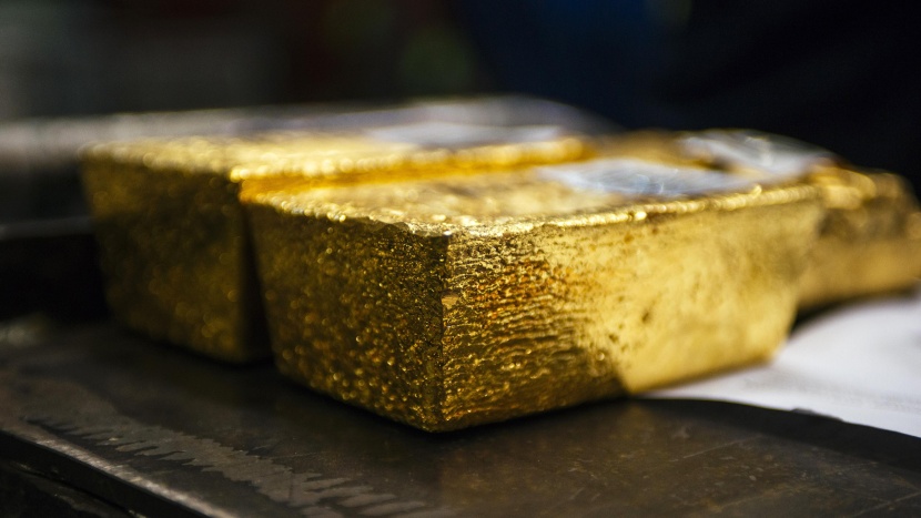 الذهب يرتفع بدعم انخفاض الدولار والبلاديوم يقفز 1.7%