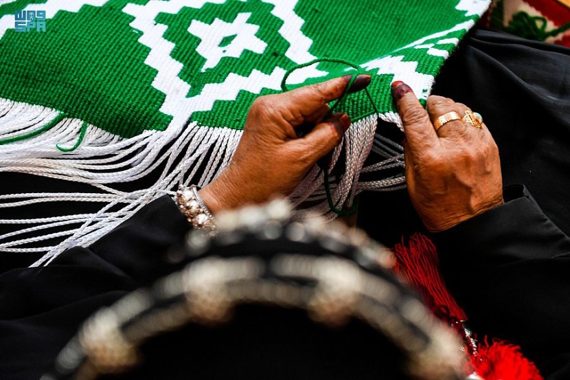 مهنة نسج الصوف تتجلى بتاريخها في محافظة الطائف