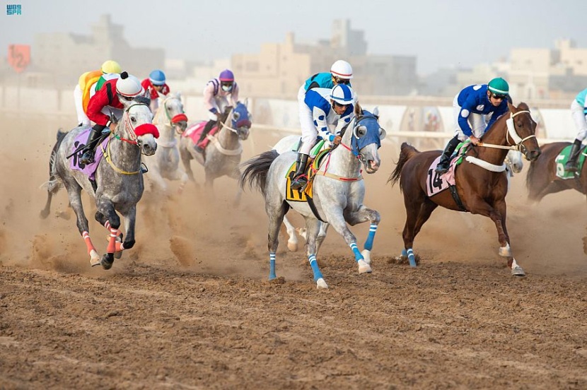 خالد الفيصل يتوج الفائزين في الحفل الختامي لروزنامة سباقات الخيل