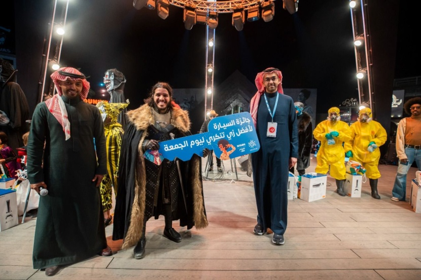 شخصيتا باتمان وجون سنو تفوزان بالجوائز الكبرى لمهرجان التنكر في موسم الرياض