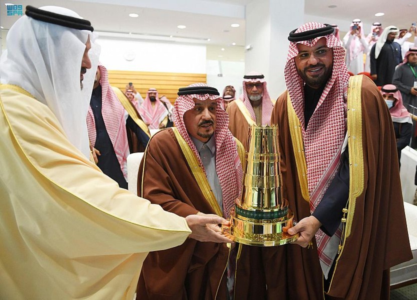 تحت رعاية الملك .. أمير الرياض يتوج الفائزين بكأسي المؤسس