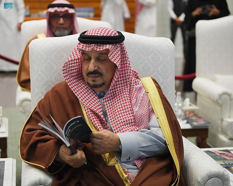 تحت رعاية الملك .. أمير الرياض يتوج الفائزين بكأسي المؤسس
