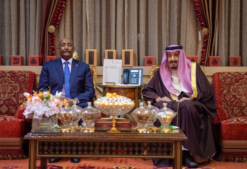 الملك سلمان يستقبل رئيس مجلس السيادة الانتقالي السوداني عبدالفتاح البرهان