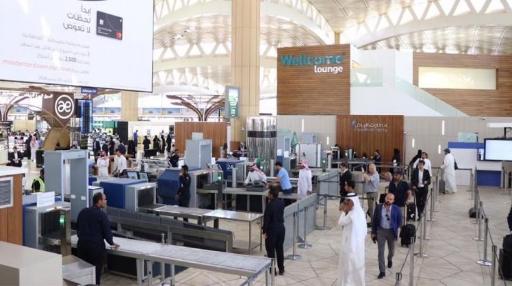 السعودية تعيد فتح برنامج التأشيرة عند الوصول لحاملي تأشيرات أمريكا وبريطانيا وشنغن
