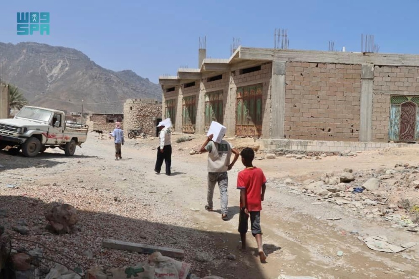 مركز الملك سلمان للإغاثة يوزع أكثر من 324 طنا من السلال الغذائية في مديرية حديب بسقطرى