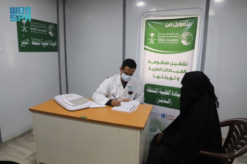 مركز الملك سلمان للإغاثة يواصل تنفيذ مشروع الإمداد المائي والإصحاح البيئي في الحديدة