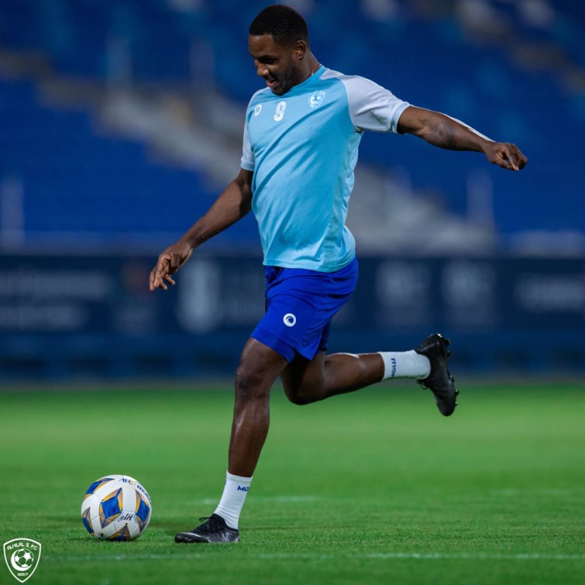 الهلال .. التسديد على الباب الصغير