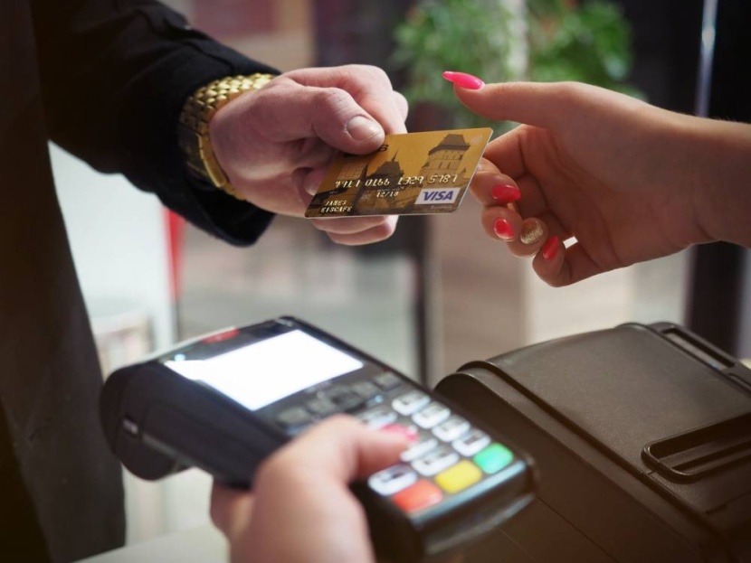  لماذا يحمل الأثرياء بطاقة ائتمان؟ حماية ورفاهية وتجارب فاخرة ونقاط ولاء مرتفعة