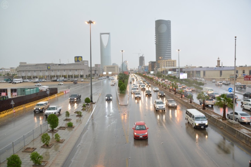 بدء برنامج استمطار السحب .. وانطلاق أولى الطلعات على الرياض والقصيم وحائل