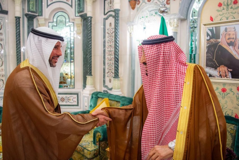 الملك يستقبل الرئيس العام لشؤون الحرمين وأئمة المسجد الحرام