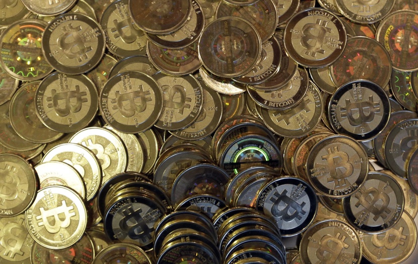 العملات المشفرة تواصل الهبوط.. "البيتكوين" تتراجع 7% و "الإيثيروم"  تفقد 10%