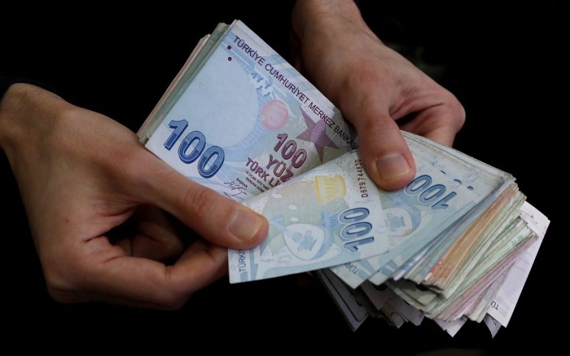 الليرة التركية تنخفض للجلسة السابعة على التوالي وتتجه نحو أدنى مستوياتها القياسية