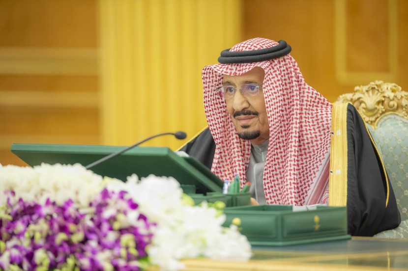 الملك مهنئا محمد بن زايد: سدد الله خطاكم على مسيرة الخير والنماء