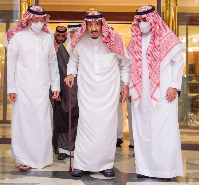 خادم الحرمين يغادر المستشفى بعد إجراء الفحوصات الطبية واستكمال الخطة العلاجية 