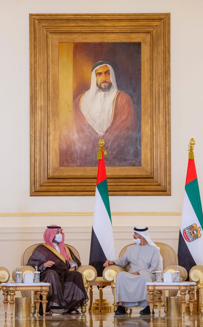 ولي العهد يقدم العزاء في وفاة الشيخ خليفة بن زايد