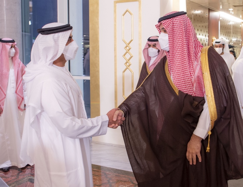 ولي العهد يقدم العزاء في وفاة الشيخ خليفة بن زايد