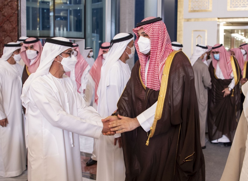 ولي العهد يقدم واجب العزاء والمواساة في وفاة الشيخ خليفة