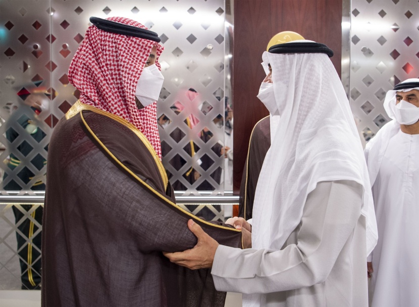 ولي العهد يقدم واجب العزاء والمواساة في وفاة الشيخ خليفة