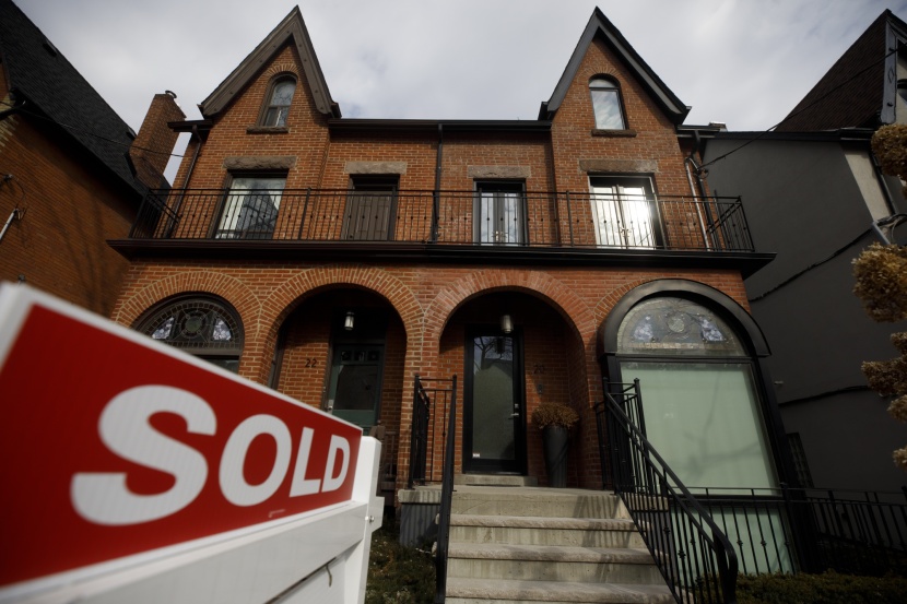 تزامنا مع رفع الفائدة.. أسعار المساكن في كندا تتراجع لأول مرة في عامين