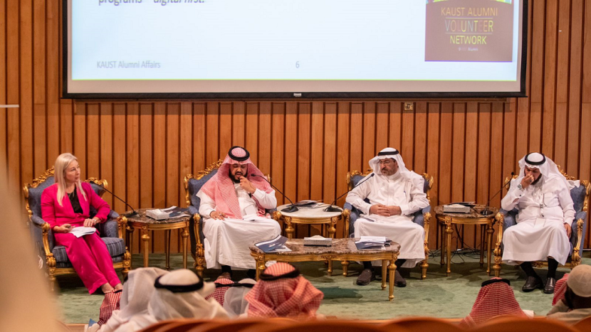 10 توصيات يختتم بها الملتقى الثاني لبرامج المنح الدراسية بجامعة "المؤسس"