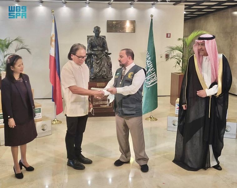 إنفاذا لتوجيهات الملك .. تسليم 3.2 مليون دولار مساعدات إنسانية للفلبين