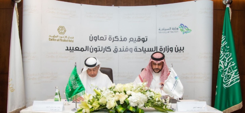 وزارة السياحة توقع اتفاقيتين تعاون مع فنادق عالمية لتأهيل وتوفير الفرص الوظيفية للكوادر الوطنية