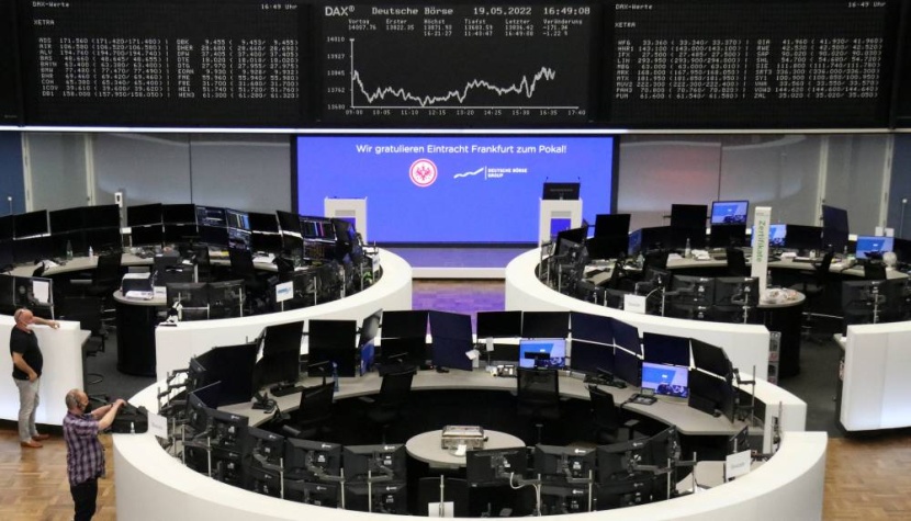 الأسهم الأوروبية تغلق على انخفاض مع تراجع شركات التجزئة والأغذية