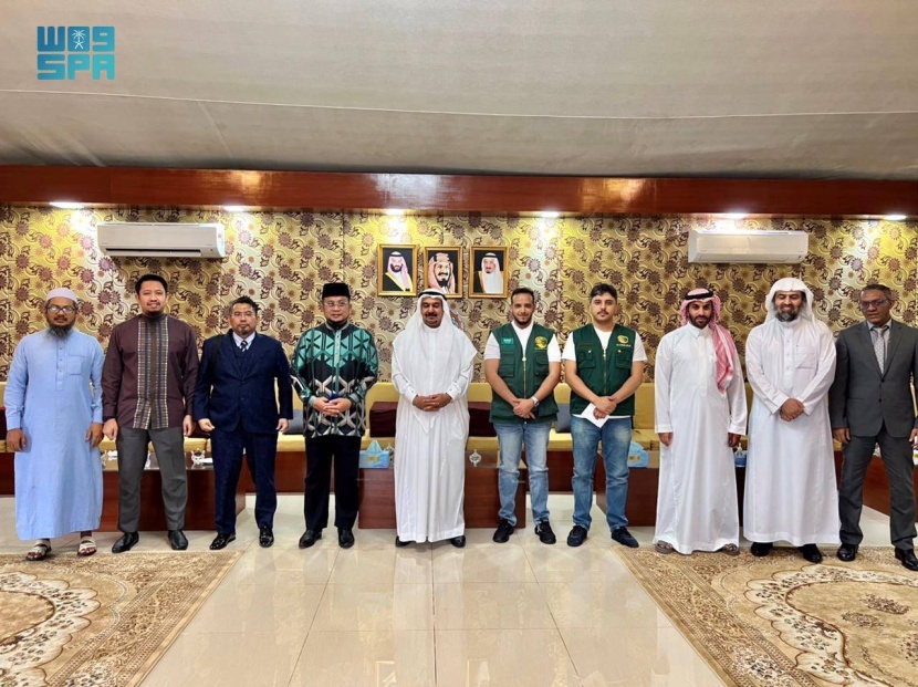 المملكة تسلم ماليزيا 50 طنا من التمور هدية