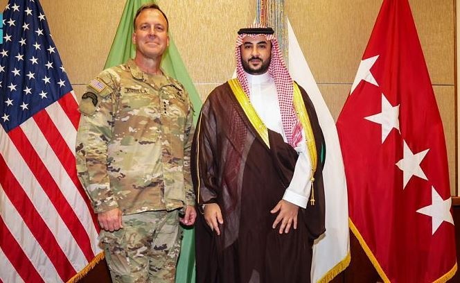 نائب وزير الدفاع يزور مقر القيادة الوسطى الأمريكية