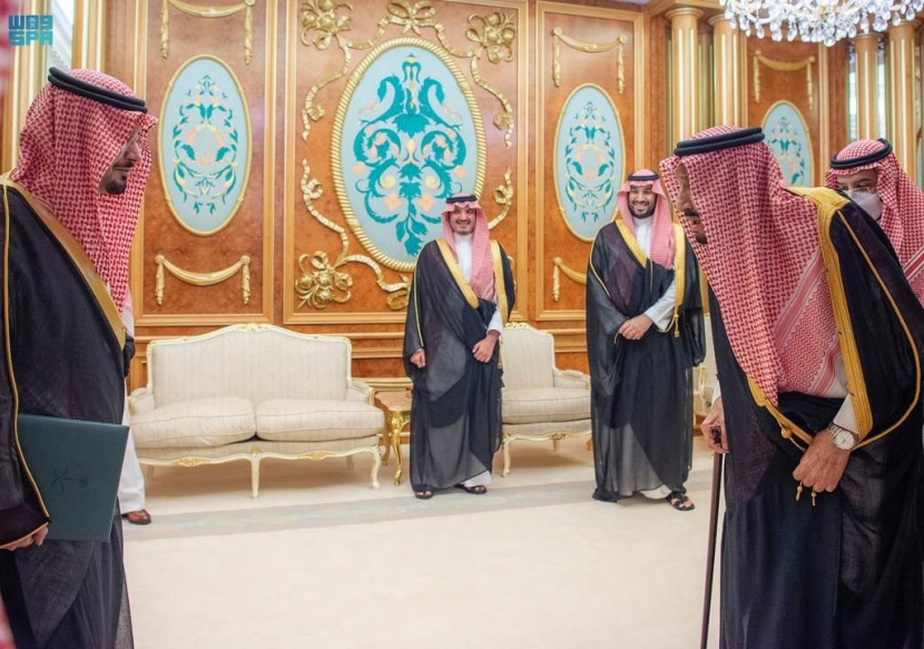 أمام خادم الحرمين الشريفين .. نائب أمير منطقة الحدود الشمالية يؤدي القسم